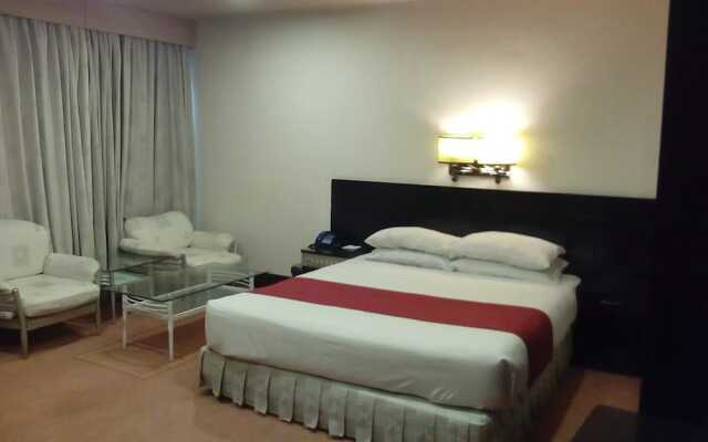 Hotel Leader's Inn