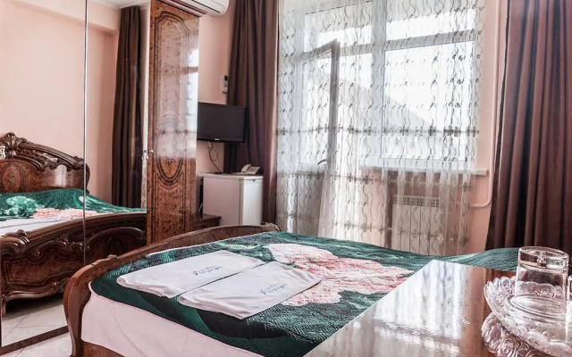Paradise Hotel