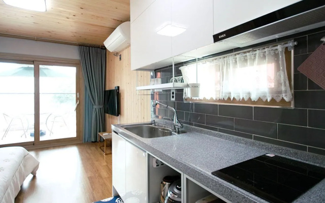 Lim Sea Side Poolvilla Pension