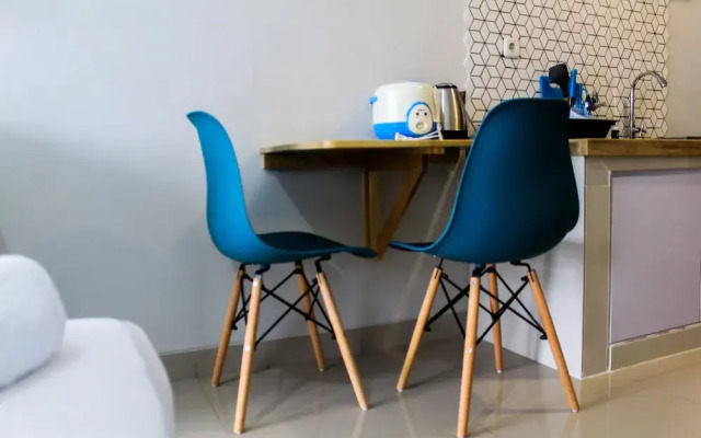 Minimalist and Posh Studio Parkland Avenue Apartment