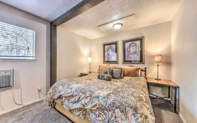 Dog-friendly Alto Escape w/ Hot Tub + Foosball!