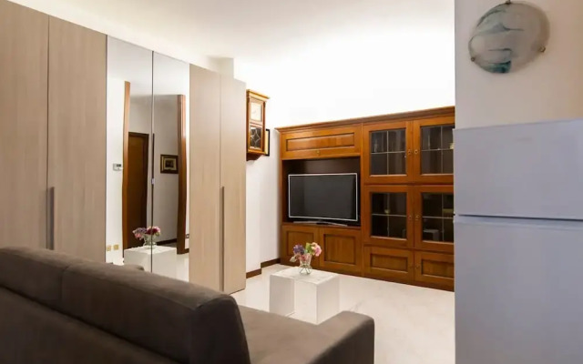 Pisani 4 in Monza With 1 Bathrooms