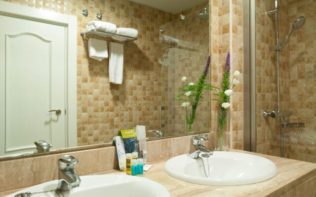 Alcazar Hotel