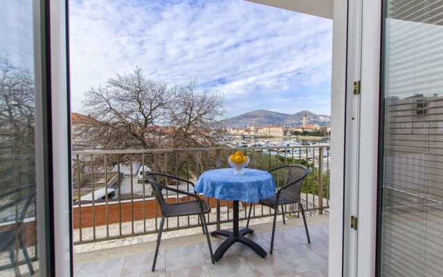 Apartments and Rooms Iva