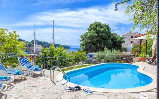 Villa in Sumartin Near Beach & Private Pool