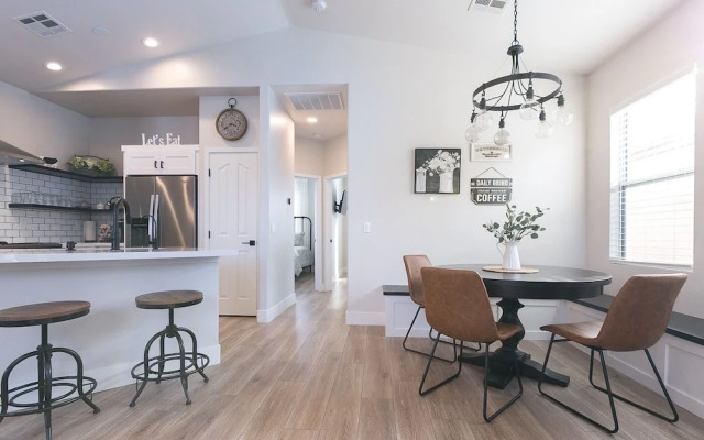 Gilbert Laurel 3 Bedroom Townhouse by RedAwning