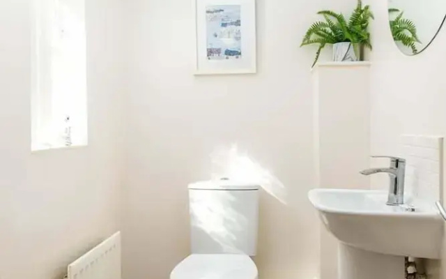 Seaview 2-bed With Private Parking, Portishead