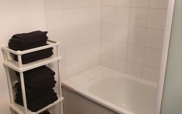 Suite le Rouet 17A