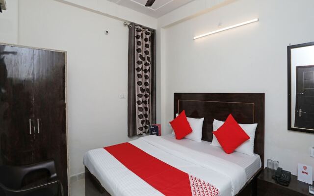 OYO 16815 Hotel Suresha