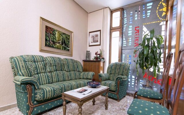 Ensuite Rooms for Women Only - LEON
