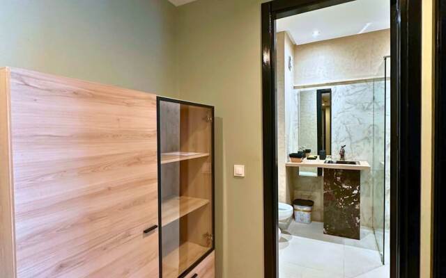 The Tropical Luxury 2BR City Centre Retreat