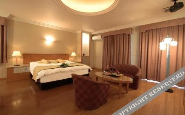 Pacela (Love Hotel)