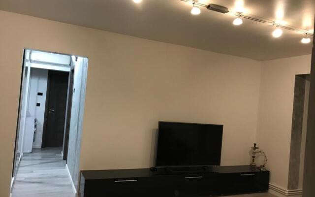 White & Silver Luxury Suite Craiova