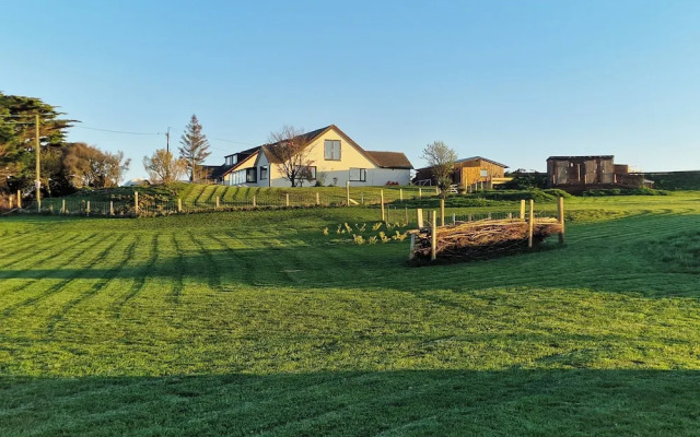 Seaside Bliss Retreat - 5 Bedroom House