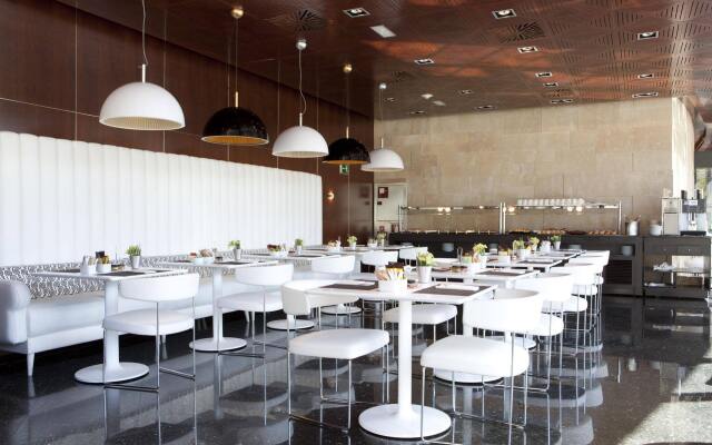 Hotel Maydrit Airport