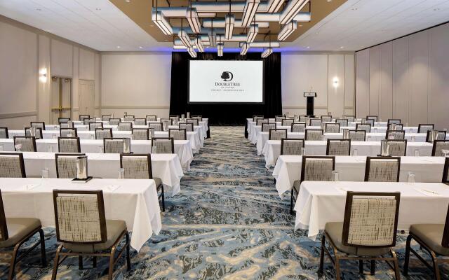 DoubleTree by Hilton Chicago - Magnificent Mile