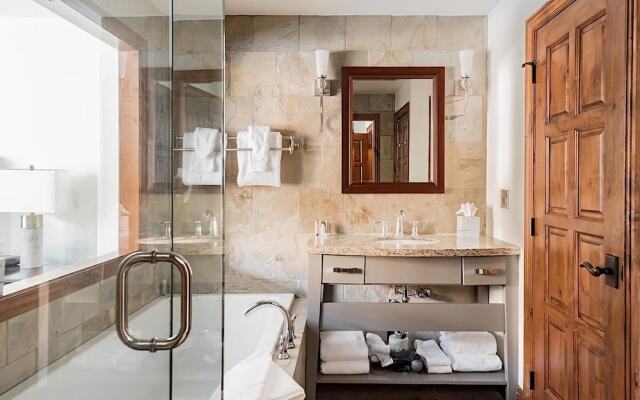 Old Town Luxury by Casago