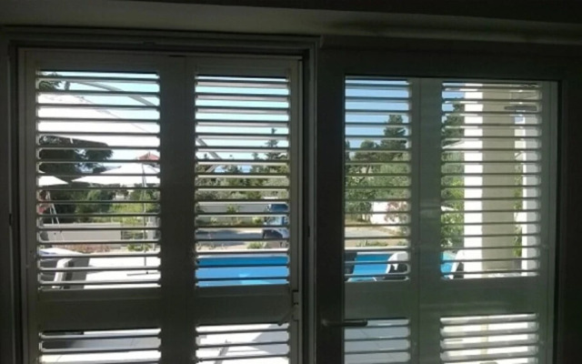 Markle - Swimming Pool and Sunbeds - A6