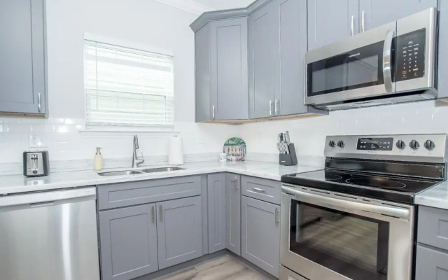 Exquisite Home Near Streetcar & French Quarter!