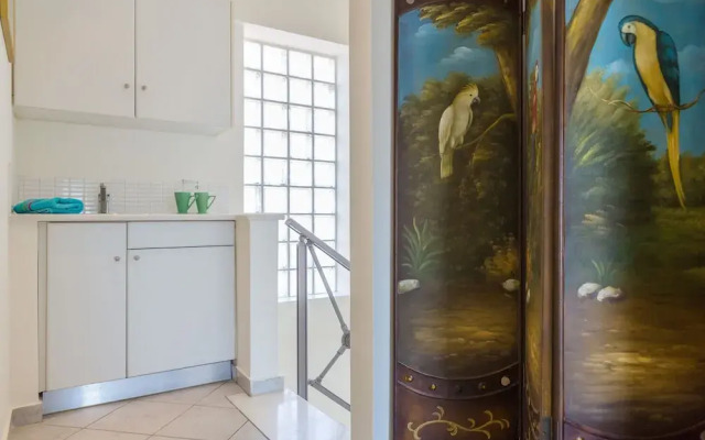 Bright & Spacious two-floor Family Garden Home