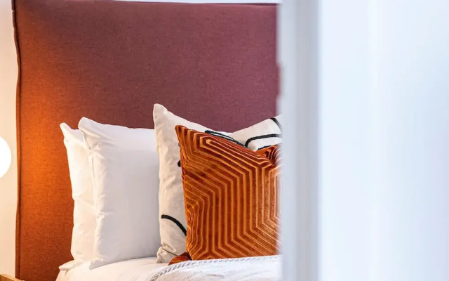 Waterside Flat in Central Leeds