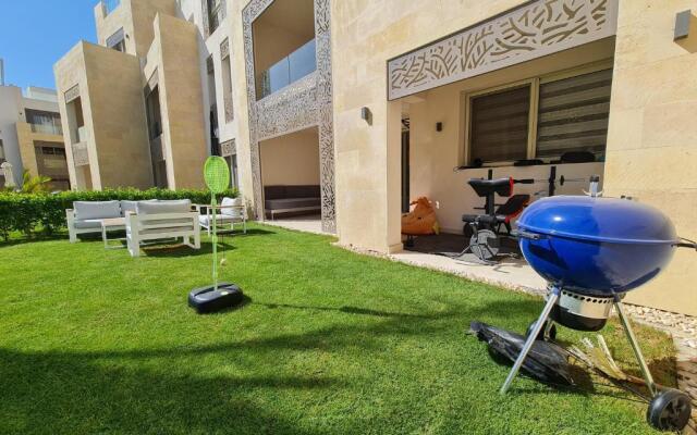 Seaview 3 BR with Beach & Pool access BBQ in Mangroovy