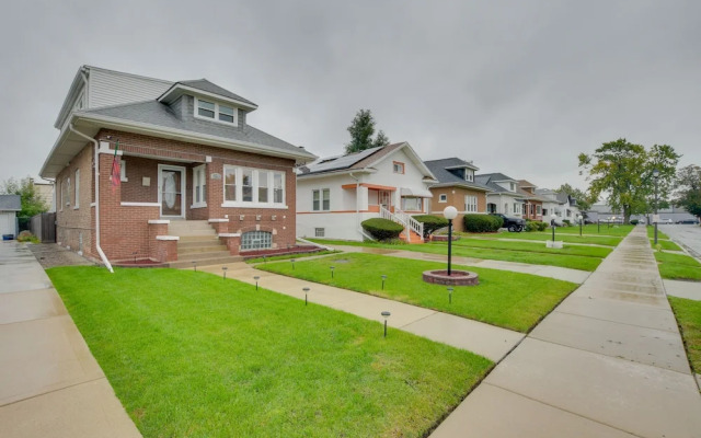 13 Mi to Dtwn Chicago: Maywood Home w/ Fireplace