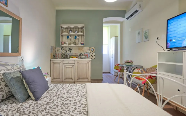 Old City Romantic Studios