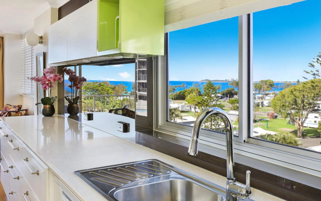 Elouera Tower Beachfront Apartments
