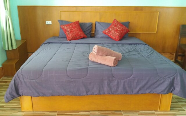 Lanta School Beach Resort