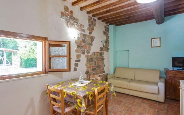 Apartment in Tuscany With Pool and Scenic Views