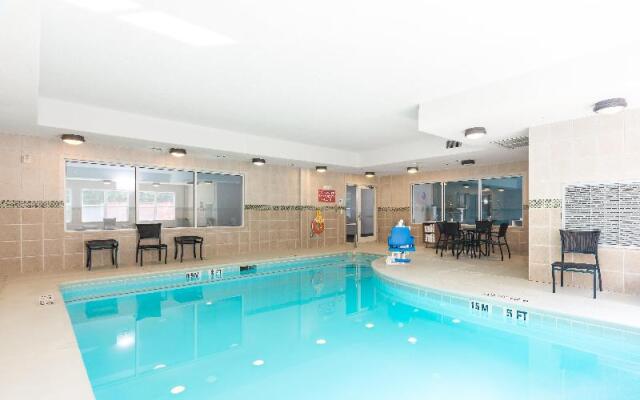 Holiday Inn Express & Suites LaGrange