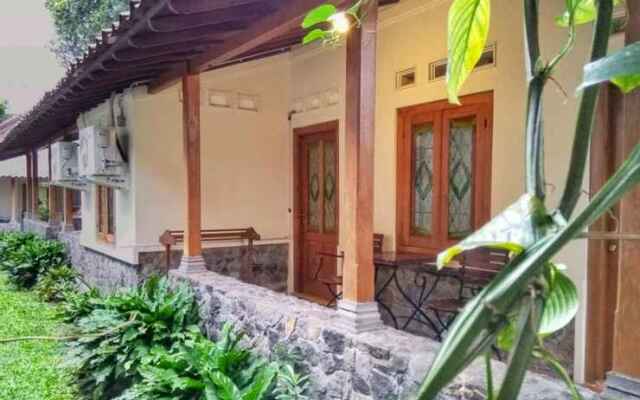 Omah Pitoe Guest House
