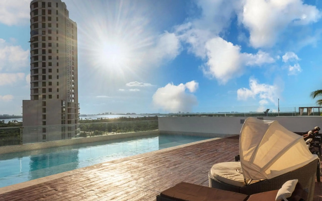 Suites Malecon Cancun