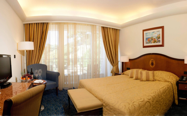 Hotel More