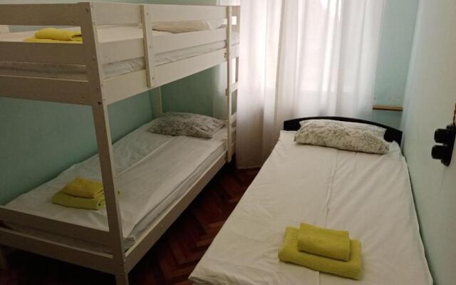 Old Flat na Nevskom Hostel