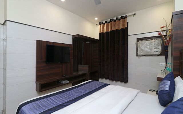 OYO 11594 Hotel TVS