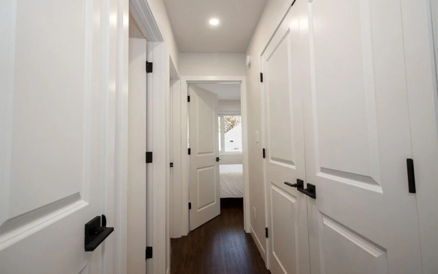 Gorgeous 2-bedrooms Duplex Upper Unit