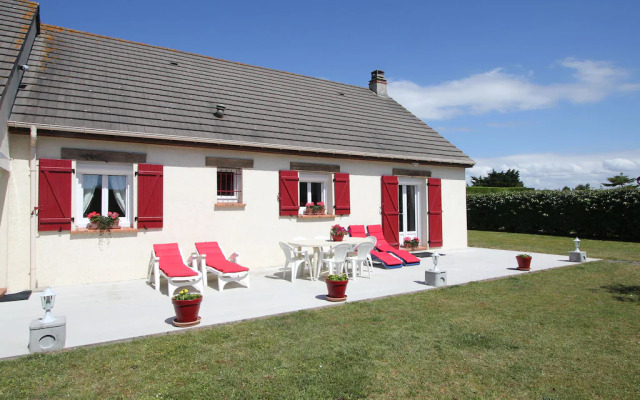 Snug holiday home in Denneville Plage near beach