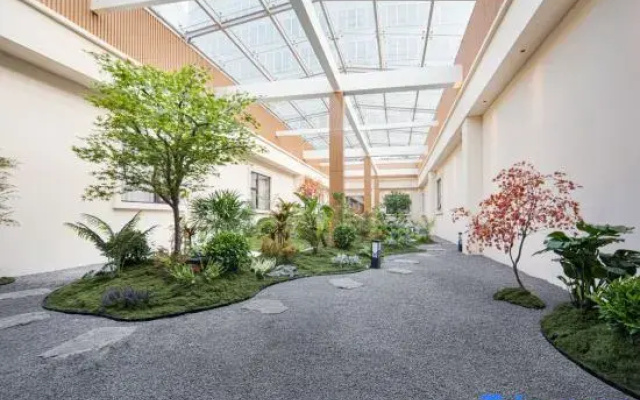 Vienna Hotel (Auto Expo Center Jintong Road Metro Station)