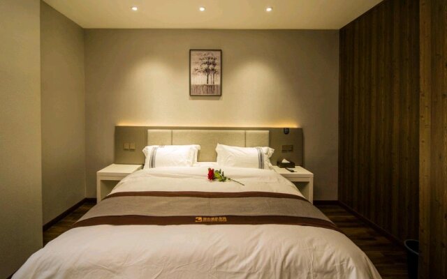 Monochrome Hotel Yibin Ruihao Business