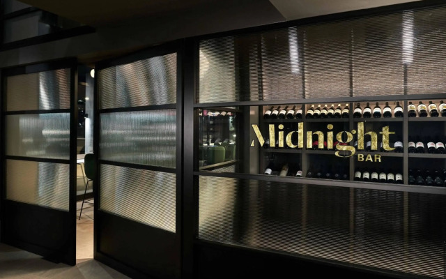 Midnight Hotel, Autograph Collection