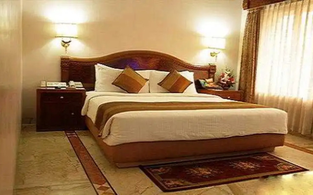 Hotel Ramada Raj Park