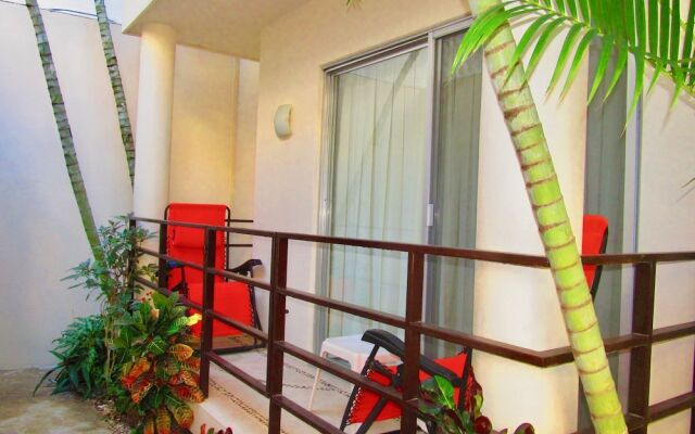 Aqua Terra Palm by Playa Paradise