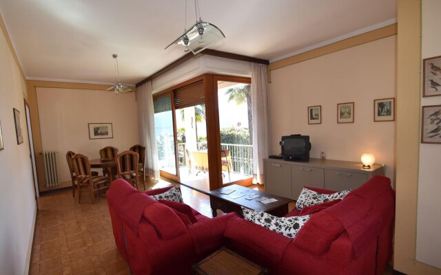 Village Apartment in Cannero Riviera with Balcony