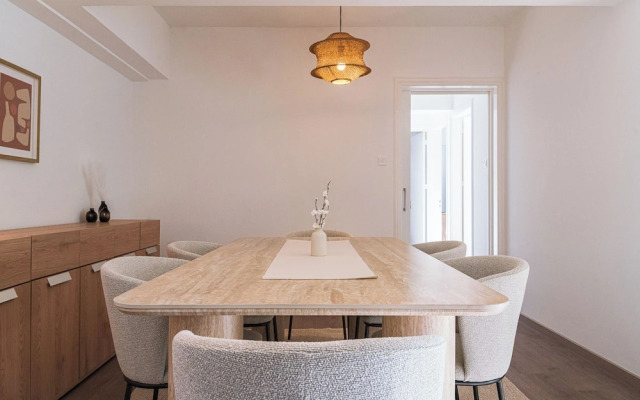 City Center Modern Boho Stay