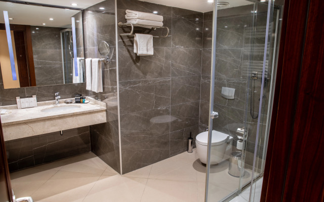 Grand Aras Hotel & Suites