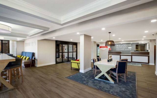 Hampton Inn by Hilton Philadelphia / Willow Grove