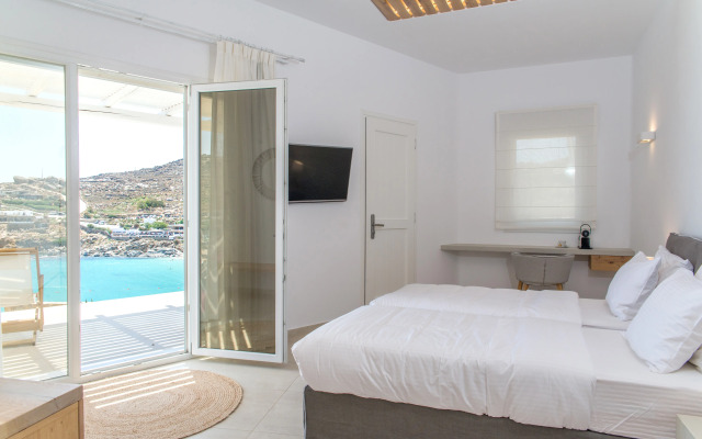 Super Paradise Hotel