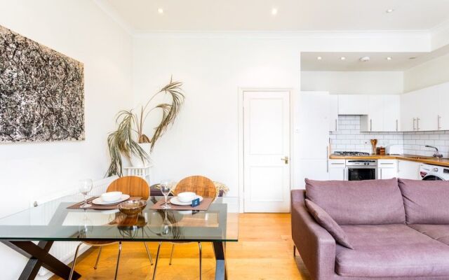Bright and Spacious Notting Hill Nest